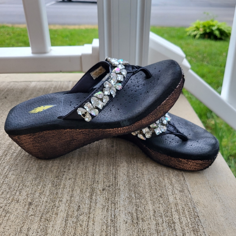 Volatile size 7 Rhinestone wedge sandals